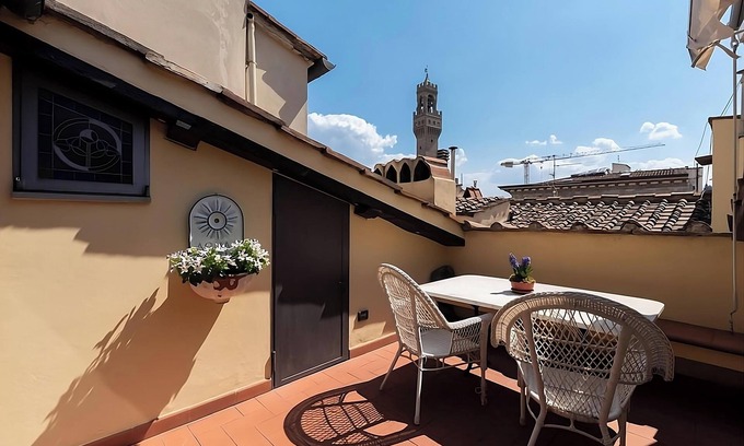 San Giovanni Apartment | Delightful little terrace on Palazzo Vecchio