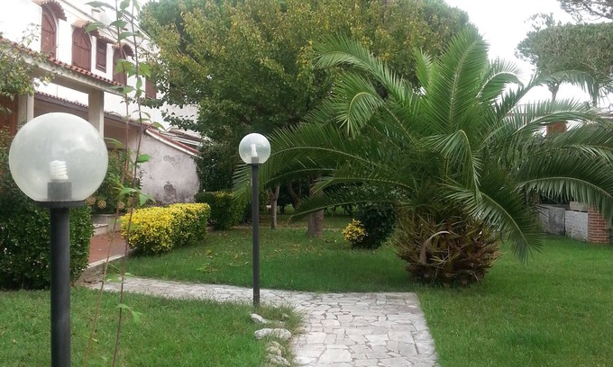 Latina Lido Villa | delightful three-family cottage in the green
