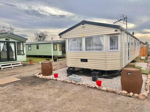 Glasgow Apartment | Delta, Bromley 4-Bedroom Located in Uddingston, Glasgow at Maryville Caravan Site