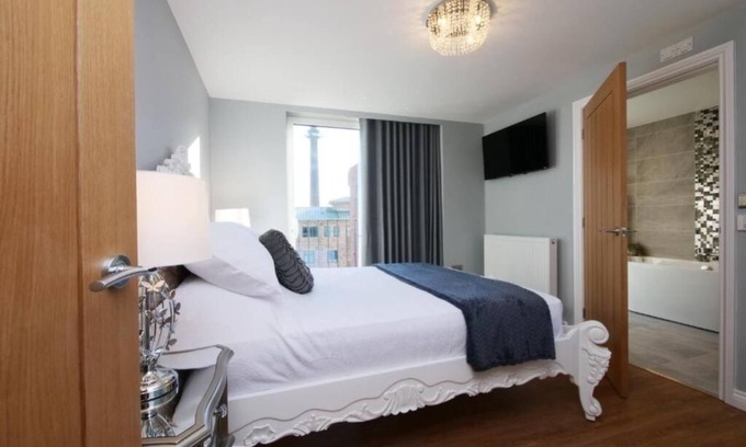 York Apartment | Deluxe Apartment with Spacious Terrace for Relaxation