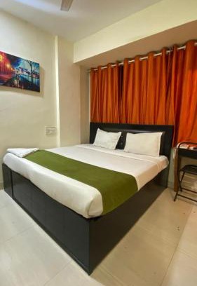 Andheri West Hotel | Deluxe Inn - Near Kokilaben Dhirubhai Ambani Hospital