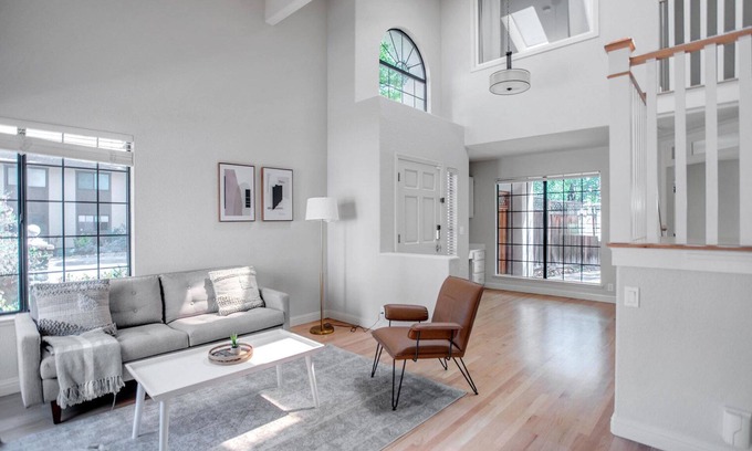 Menlo Park House | Deluxe Menlo Park 3BR w/Outdoor Space, nr Groceries, by Blueground