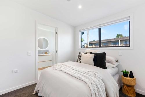 Whangarei House | Deluxe Queen Room at Wolfe Street