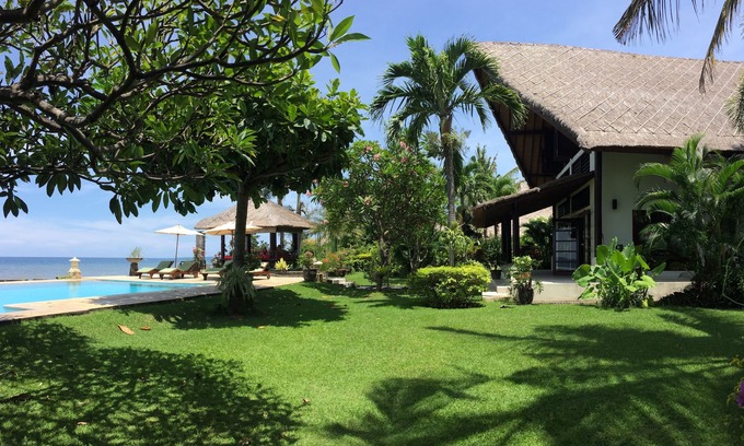 Dencarik Villa | DENCARIK/LOVINA LUXURY VILLA WITH PRIVATE POOL DIRECTLY AT THE BEACH