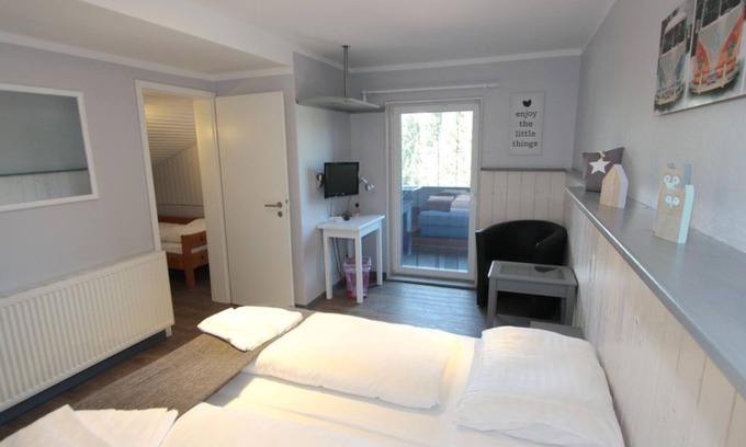 Ledenitzen House | Der Forellenhof - Dreibettzimmer, Dusche, WC