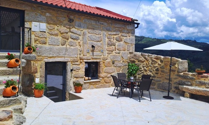 Soajo House | Description