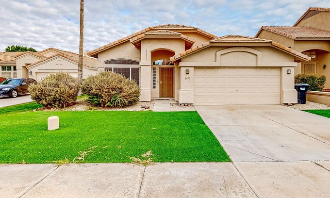 Ocotillo House | Desert escape with a pool, enclosed yard & washer/dryer - close to downtown