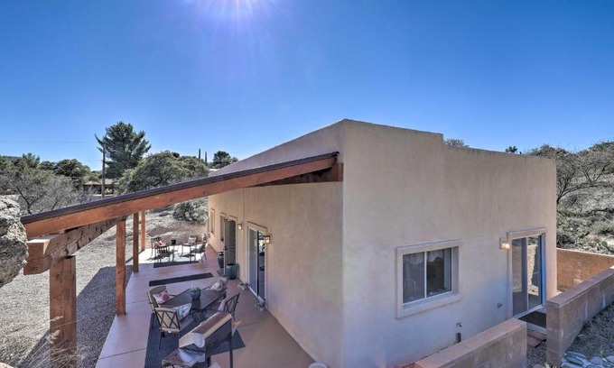 Oracle House | Desert Gem with Patio and Grill, Near Oracle St Park!