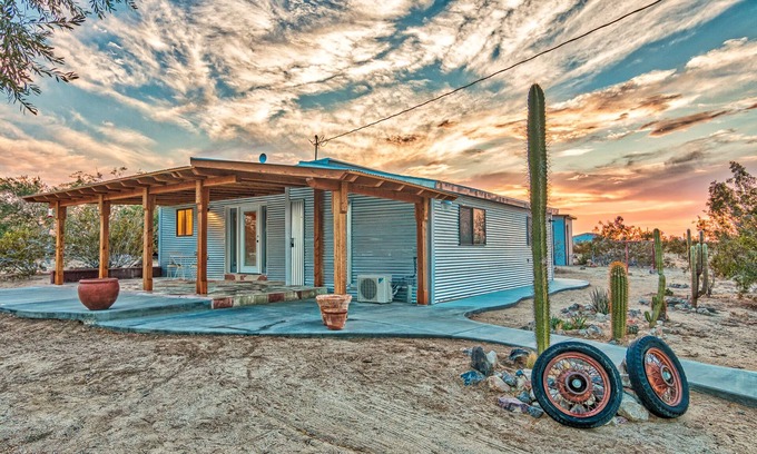 Twentynine Palms House | Desert Heights Compound | 3 separate living spaces located near JTNP