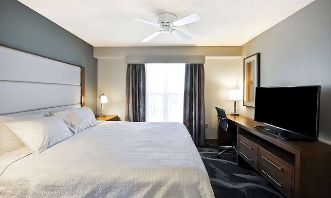 Camelback East Hotel | Desert Oasis Retreat in Phoenix! Free Breakfast, Pool, Kitchen, Pets Allowed!