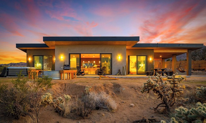 Joshua Tree House | Desert Sanctuary Pool Hot Tub Fire Pit