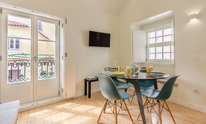 Santo Estevao Apartment | Design Apartment in Typical Alfama