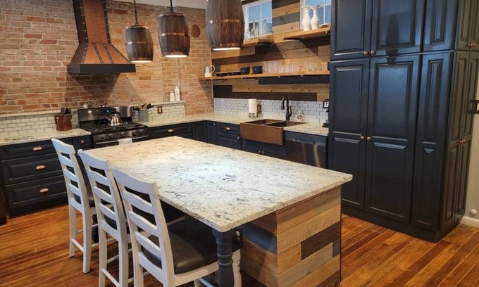 Florence Apartment | Designer 2 Bedroom Loft on Main Street in Florence