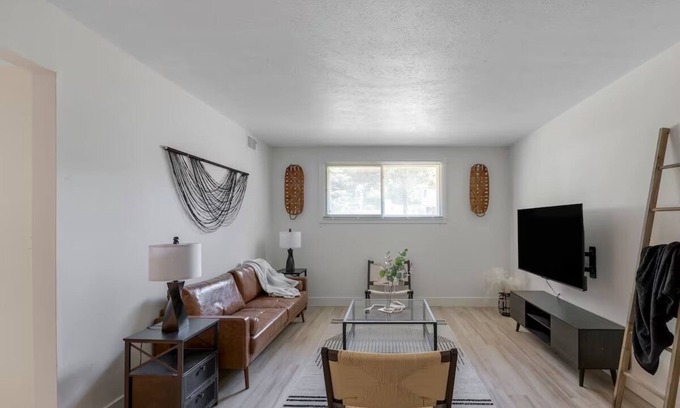 North Central Omaha Apartment | Designer Apartment in the Heart of Omaha!