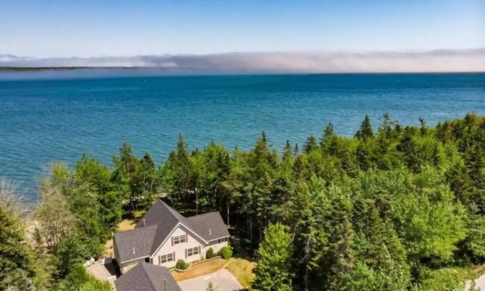 Corea Ski Chalet | Designer Beachfront Chalet w/Theater, Arcade & Beach Firepit Near Schoodic