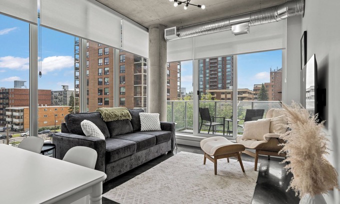 Connaught Condo | Designer Cosmopolitan Loft in Downtown Calgary