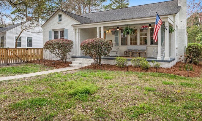 Georgetown House | Designer Cottage in Historic Willowbank