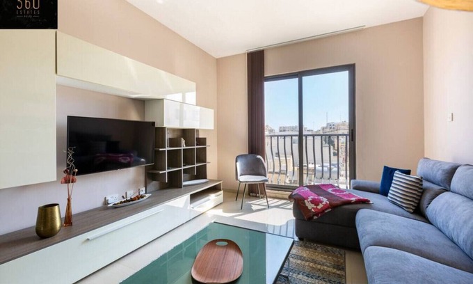 Sliema Apartment | Designer, fully equipped APT, just off Tower Road