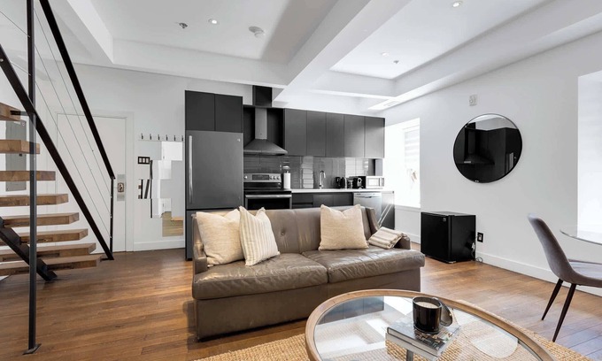 Old Montreal Apartment | Designer Penthouse|2-Level Loft+Free Parking