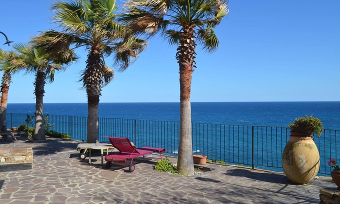 Imperia House | Detached stone house in breathtaking panoramic position directly by the sea