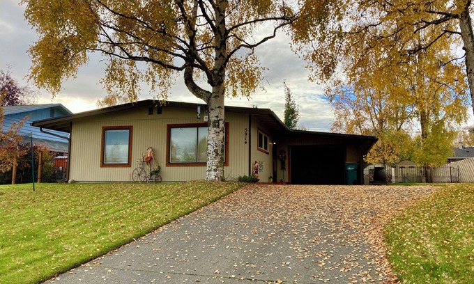 Turnagain House | Dexter's Playground, an eclectic 2-bedroom house just 1.5 miles from the airport