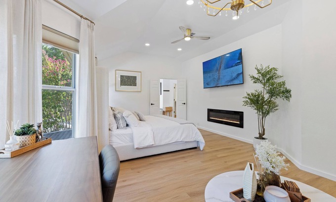 Grand Prairie House | DFW Escape: Pool, Hot Tub, Near AT&T Stadium, 20 mins to Dallas and Fort Worth