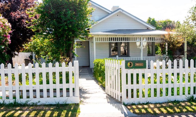 Hepburn Springs House | Di Maggio House - Luxury interiors - Free Parking and Wi-Fi