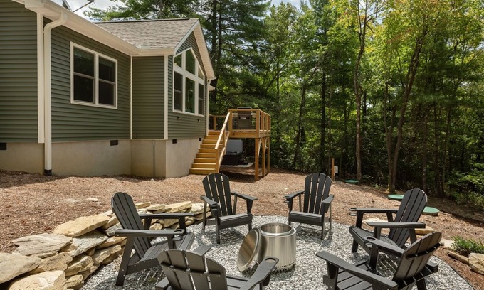 Penrose House | Dialed Inn in Hendersonville | 3 Bed, 2 Bath