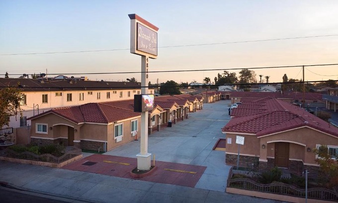 Bell Hotel | Diamond Bell Inn & Suites