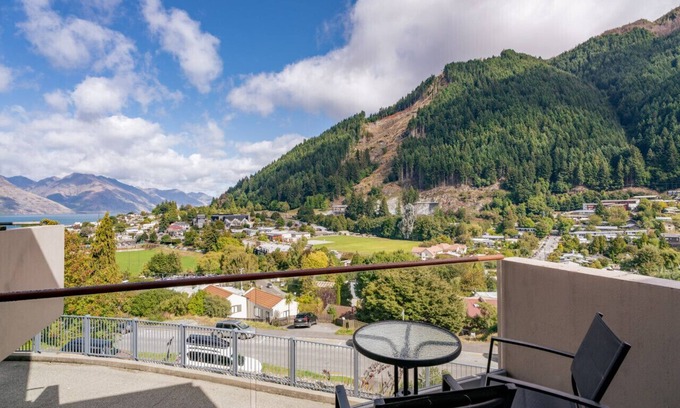 Queenstown City Centre House | Diamond Destination ZQN 8 - Lake & Mountain Views