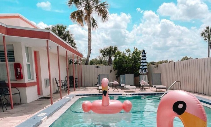 St. Augustine Hotel | Digital Retro Boutique Hotel - Single King Room Near Downtown St. Augustine & the Beach