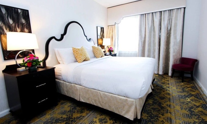 Kalorama Heights Hotel | Dine in Style at Our Onsite Restaurant, A Short Walk from Major Attractions