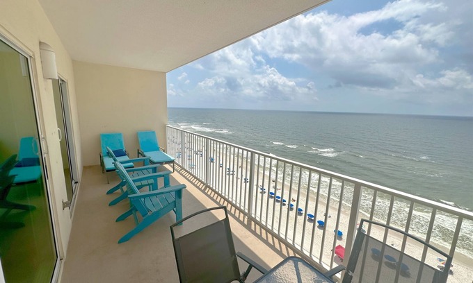 Gulf Shores Condo | Direct Gulf Front-Great View-Hot Tub-Swimthru Pool