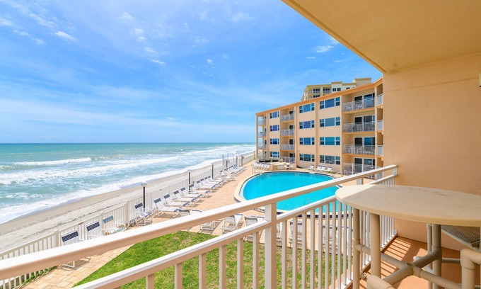 Satellite Beach Condo | Direct Oceanfront Condo with Extra-Large Balcony & Panoramic Views! ๐