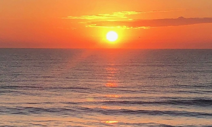 Vilano Beach Condo | DIRECT Oceanfront, FULLY-UPDATED 2BR/2BA, Vilano Bch, 7 mins to downtown St.Aug!