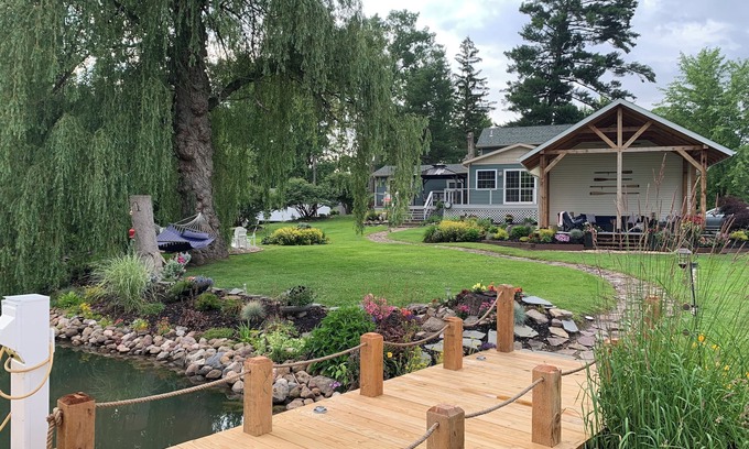 Waterloo House | Direct Waterfront private house, NEW 40ft dock w/power, sleeps 8 in Wine Country