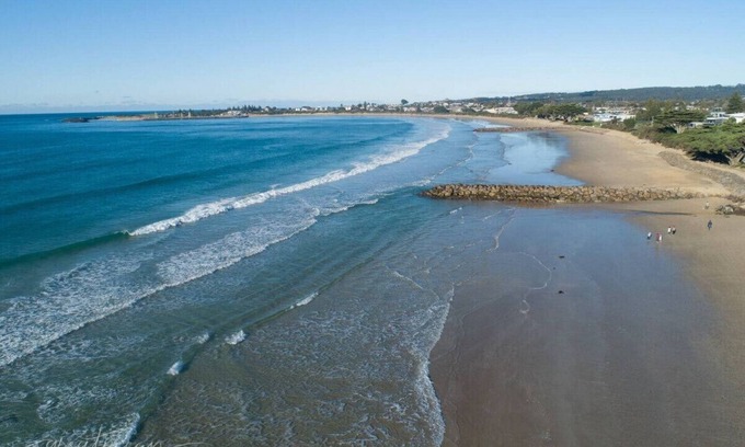 Marengo House | Directly opposite the beach, Ocean View Marengo is sure to delight!