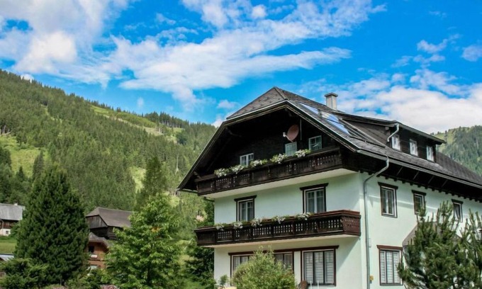 Donnersbachwald Apartment | Dirndl und Bua by Interhome