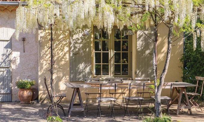 Le Poet-Laval House | Discover this beautiful detached vacation home with private pool.
