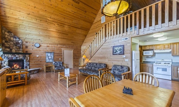 Warrens House | Discover Wisconsin's Hidden Gem! Minutes to Wisconsin Cranberry Discovery Center