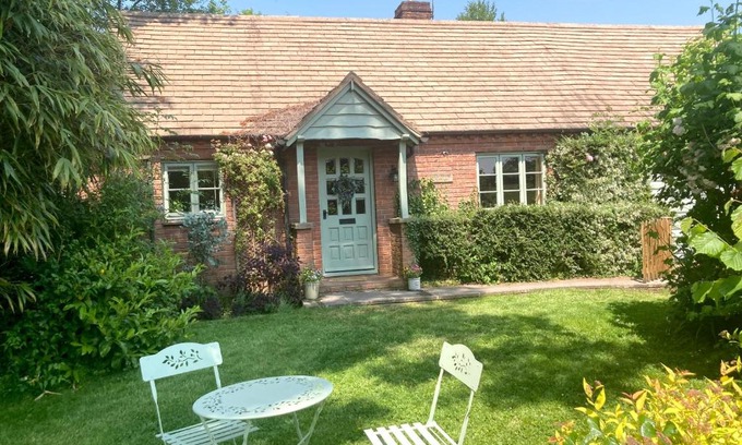 Brimfield House | Divine, detached countryside cottage near Ludlow.
