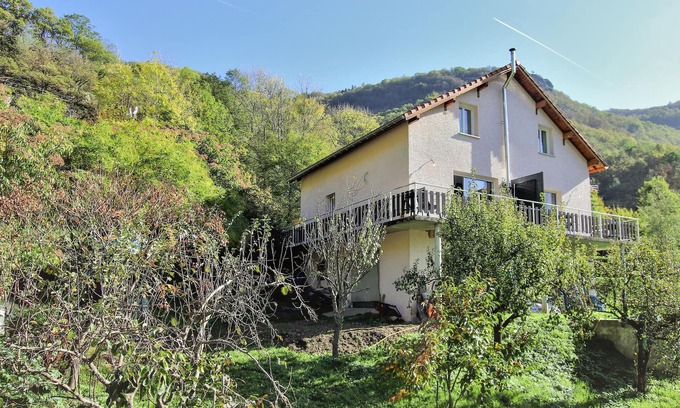 Sechilienne House | Do you dream of peace and closeness to nature? Then this fantastically located vacation home with pa