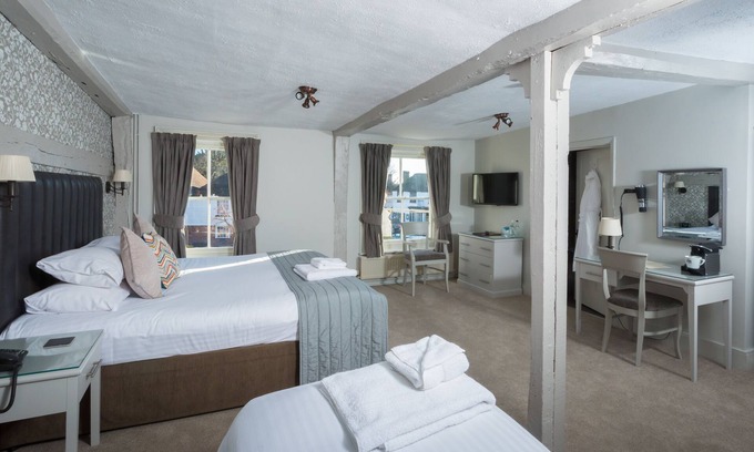 Lenham Hotel | Dog & Bear Hotel