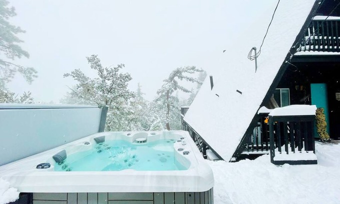 Pine Cove Apartment | Dog Friendly A-frame Hot Tub Nature Views