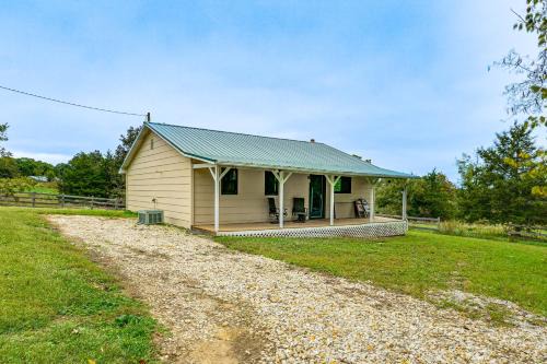 Kingdom City House | Dog-Friendly Cabin with Yard Near Auxvasse Creek!