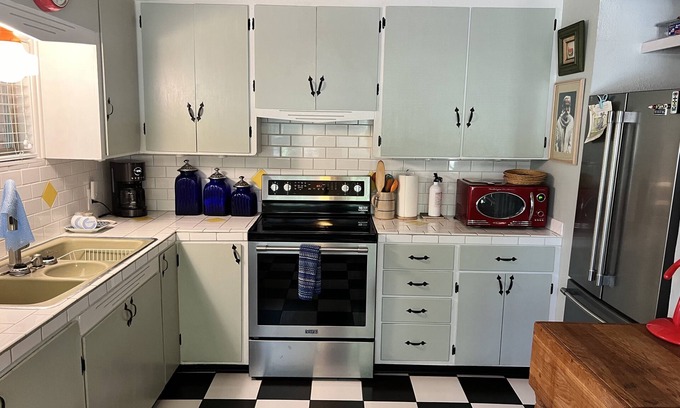 Ruidoso House | Dog friendly, fenced yard, AC, high speed WiFi, mid century - vintage