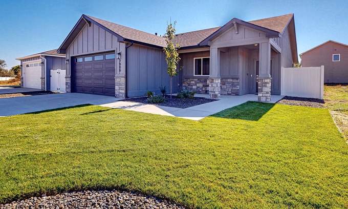 Nampa House | Dog-friendly home near walking paths with private hot tub & working space
