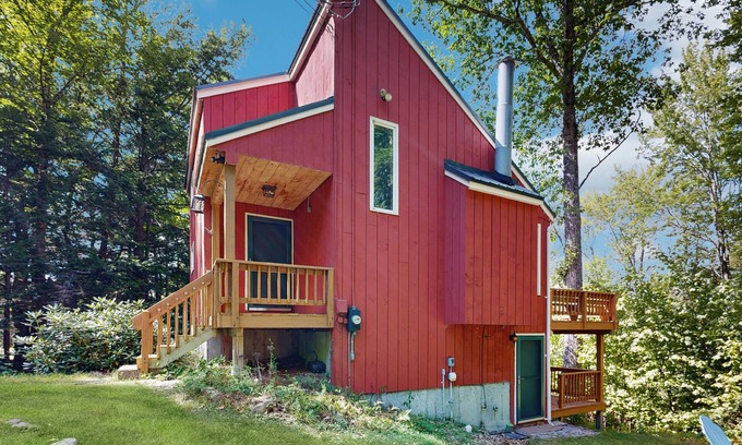 Thornton House | Dog-friendly mtn-view home with 2 hot tubs, pools, tennis, sandy pond, gym, BBQ