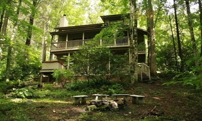 Maggie Valley House | Dogwood Creek.A charming creekside 3-level home with A/C.