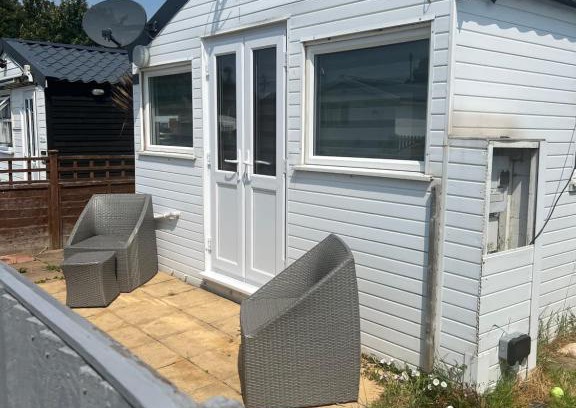 Leysdown-on-Sea Ski Chalet | Dolly Mae Chalet